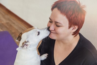 Shelter Dog Realizes She's Being AdoptedâImmediately Kisses New Owner